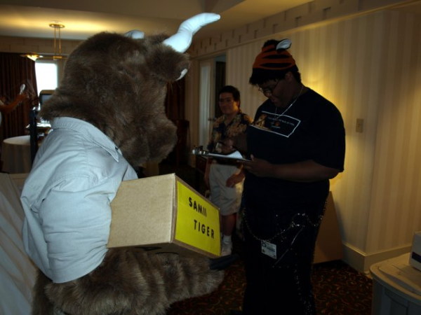 Samii with clipboard, orvan with parcel