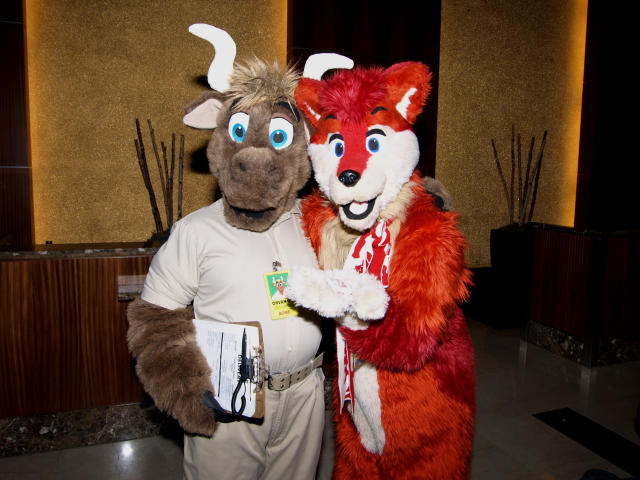 BaconCoyote posing with Orvan